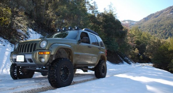 2007 jeep liberty green snow